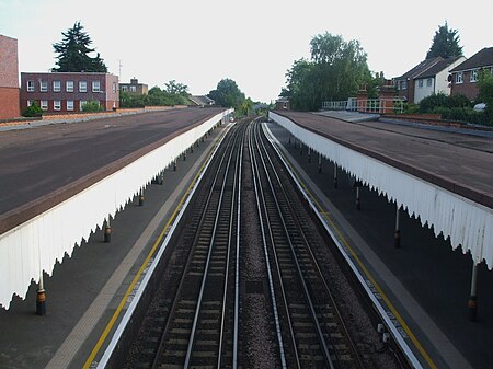 Buckhurst Hill stn high westbound.JPG