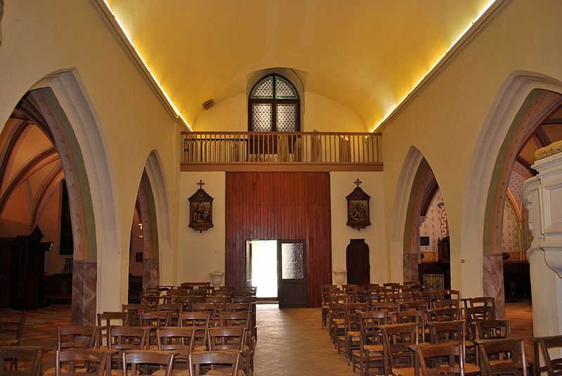 File:Budos église nef vers l'ouest.jpg