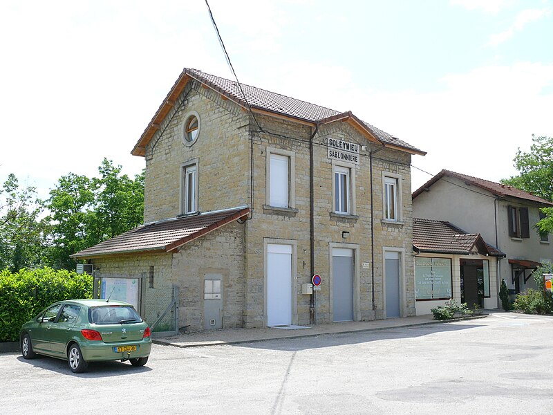 File:CFEL - La gare de Soleymieu-Sablonnière.JPG