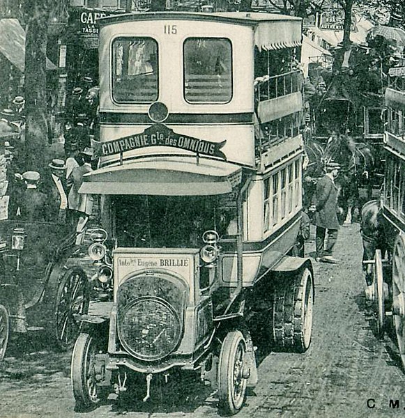 File:CM 104 - PARIS - Carrefour des Bds Montmartre et des Italiens - La station des omnibus (cropped).JPG