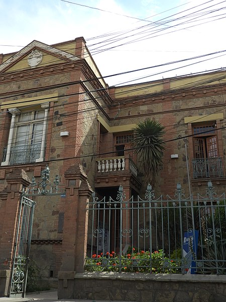 File:COLEGIO DE ARQUITECTOS.jpg