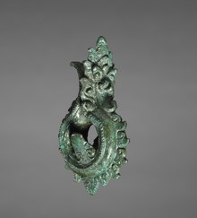 Khmer earring of the Angkorean period at the Cleveland Museum of Art. Cambodia, Angkorean Period - Earring - 1984.63.2 - Cleveland Museum of Art.tif