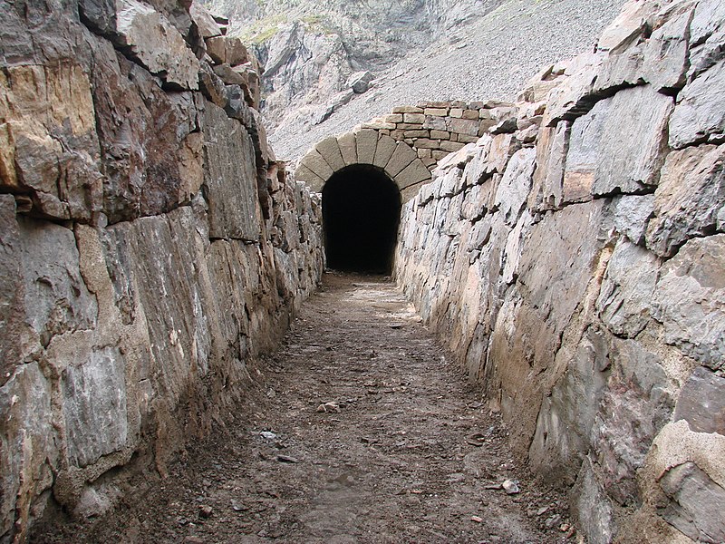 File:Canal et tunel de Malcros.Alt.2800m.Restauration.JPG