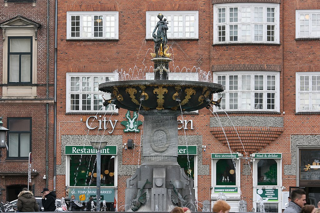 Caritas Fountain - Copenhagen.jpg