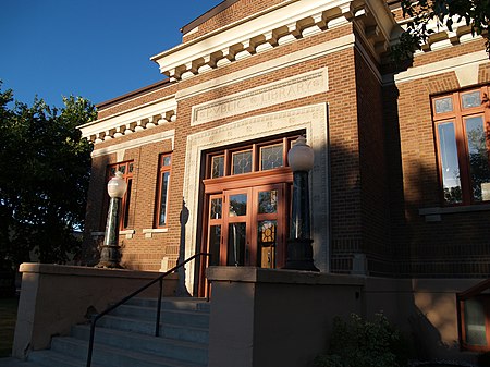 Carnegie library thief river falls.jpg