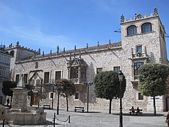 Comienzo de la Casa del Cordón, Burgos (1476)
