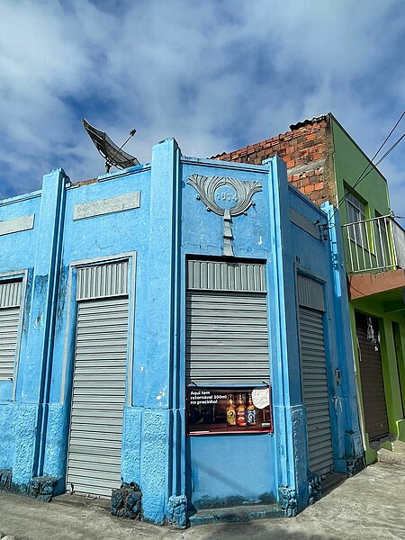 File:Casa localizada no inicio da Rua Hipérides Cardoso em Uruçuca Bahia.jpg