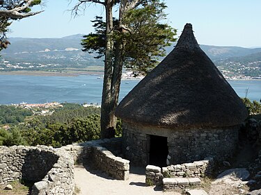 Reconstructed Iron Age home in Spain Casa reconstruida do castro de Santa Tegra.jpg