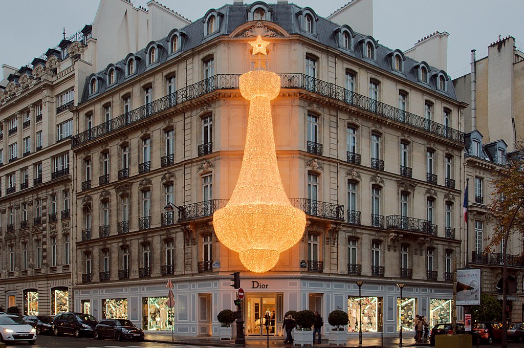 File:Christian Dior, 30 Avenue Montaigne, Paris 2016.jpg - Wikipedia