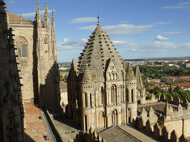 Archivo:Cimborrio de la Catedral Vieja de Salamanca, Torre del Gallo. España.jpg