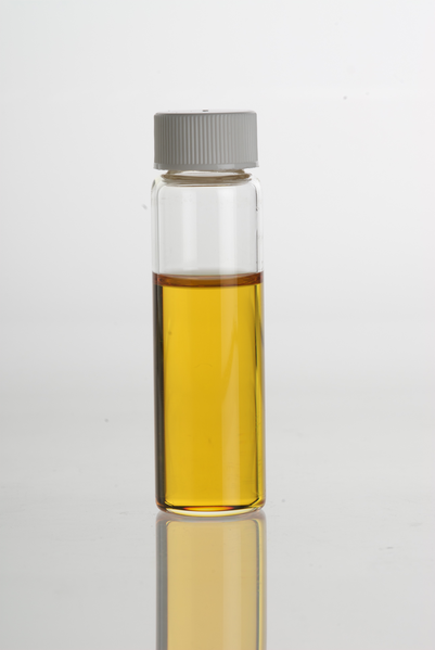 File:CinnamonBarkEssentialOil.png