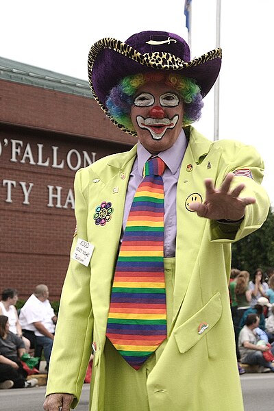 File:Clown at the 2006 Mayfest Parade (O'Fallon, Illinois).jpg