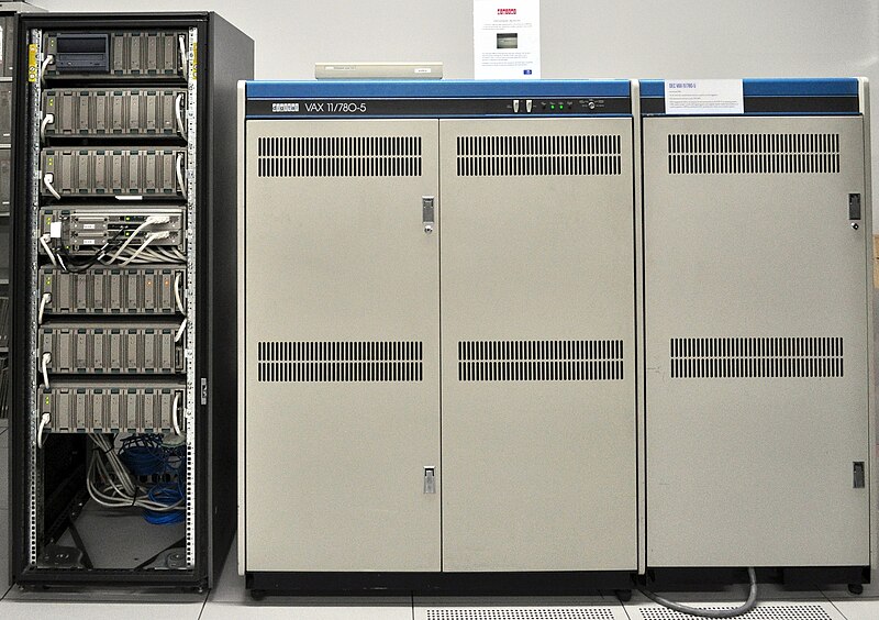 File:Computer DEC VAX 11-780-5 in Living Computer Museum, Seattle (strongly edited image).jpg