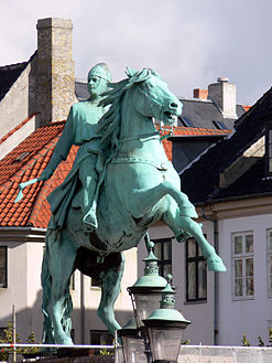 Copenhagen statue of Absalon 1.jpg