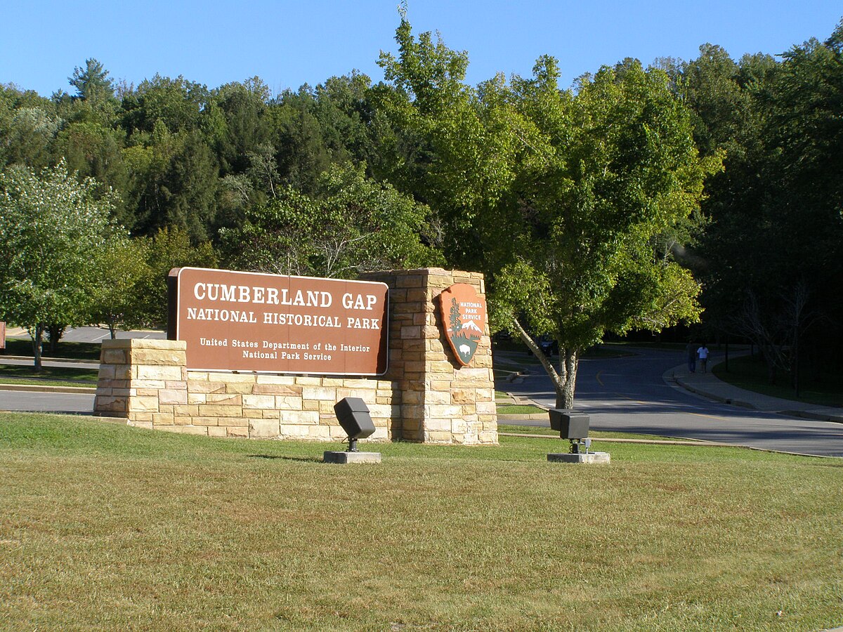 Cumberland gap перевод. Cumberland gap National historical Park Кентукки. Ущелье Камберленд-гэп. Cumberland gap National historical Park. Cumberland gap город.