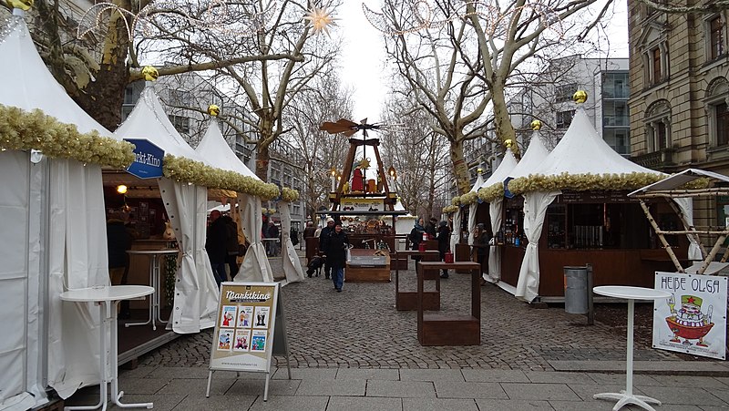 File:DD-Weihnachtsmarkt-Augustusmarkt.2018.-011.jpg