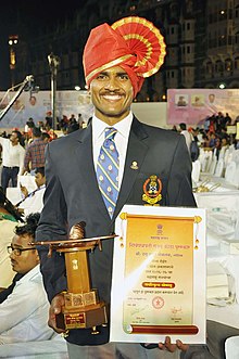 Dattu Bhokanal with Shiv Chhatrapati Award.jpg