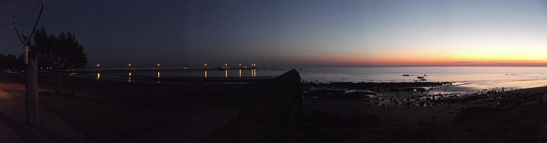 File:Dawn breaks across the frame - panoramio.jpg