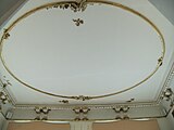 Dekoracja rocaillowa z Pałacu Tarnowskich, przeniesiona do Kamienicy pod Gigantami. (Mały Salon - dekoracja sufitu.)