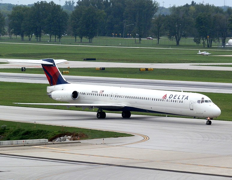 File:Delta Air Lines MD-88 N991DL KCMH.JPG