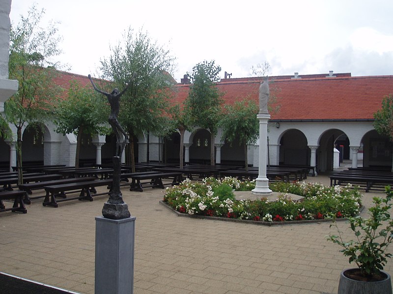 File:Dominicanenkerk Knokke 02.jpg