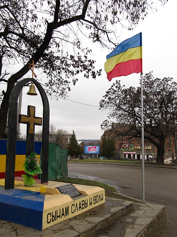 A monument to Don Cossacks in Luhansk. "To the sons of glory and freedom".