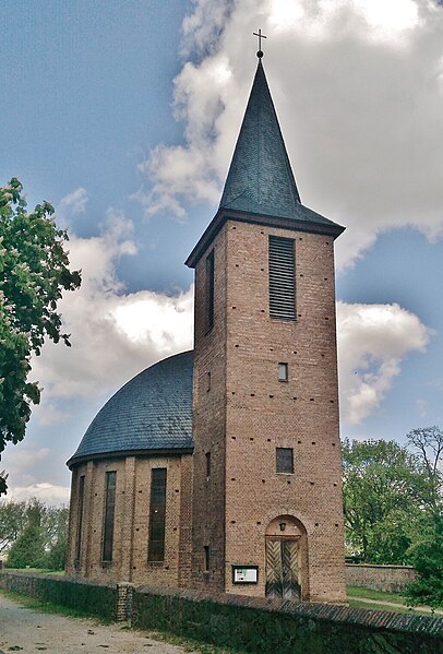 File:Dorfkirche Kunersdorf (Bliesdorf) 2015 SSW.jpg