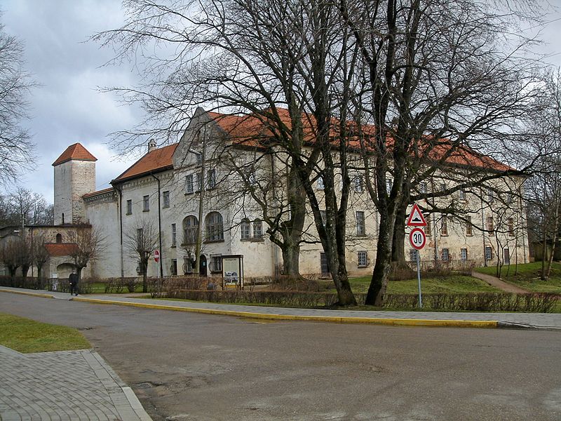 File:Dundaga, castle, from 13th century - ainars brūvelis - Panoramio.jpg