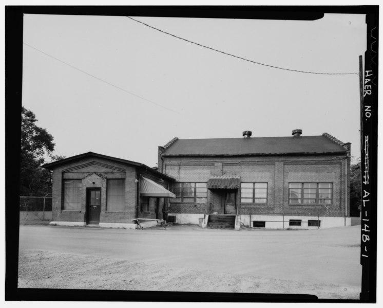 File:EXTERIOR WEST. - Thomas By-Product Coke Works, Gatehouse and Weigh Station, 1200 Tenth Street West, Thomas, Jefferson County, AL HAER ALA,37-THOS,6B-1.tif