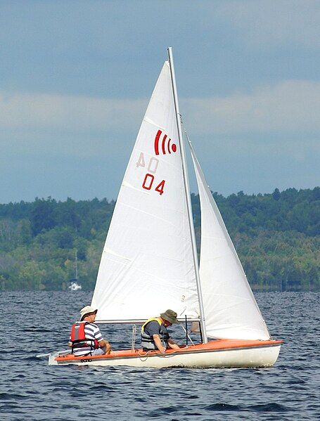 File:Echo 12 sailboat 5427.jpg