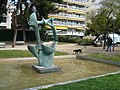 Català: Enginyeria tèxtil. Pl. Ferran Casablancas (Barcelona). Escultor: Àngel Ferrant. Material: bronze (original de pedra artificial rosada). 1961, reconstruïda en bronze 1999. This is a photo of public art indexed in the cataloge Art Públic of Barcelona (Spain) under the code number 5003-1 (prefixed with territorial id: 08019/5003-1) Object location 41° 24′ 05.04″ N, 2° 07′ 58.87″ E  View all coordinates using: OpenStreetMap