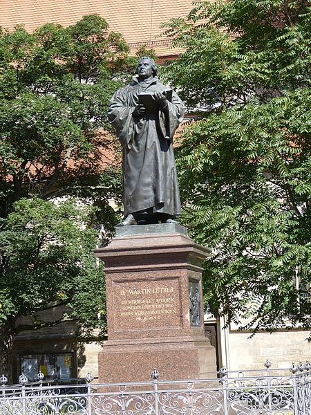 File:Erfurt Lutherdenkmal 1.jpg