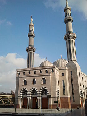 Dini bir yapının renkli fotoğrafı