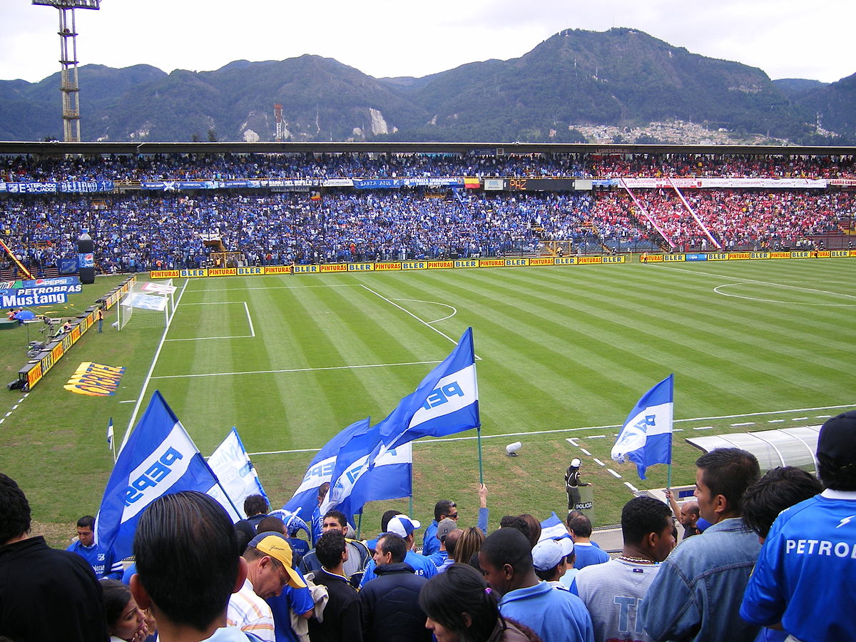 File:Orlando pirates fans 1.jpg - Wikimedia Commons