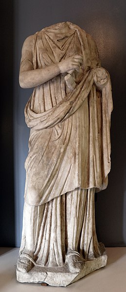 File:Età severiana, muse dal teatro di ferento, 150-200 dc ca., urania.jpg