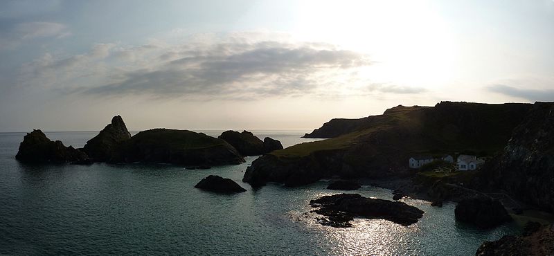 File:Evening light at Kynance Cove - Sunset and Silhouettes - panoramio.jpg