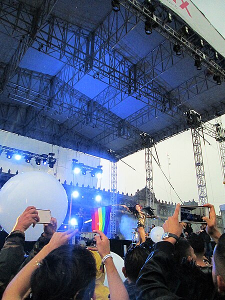 File:Evento Zócalo Marcha LGBTTTI 2016 15.jpg