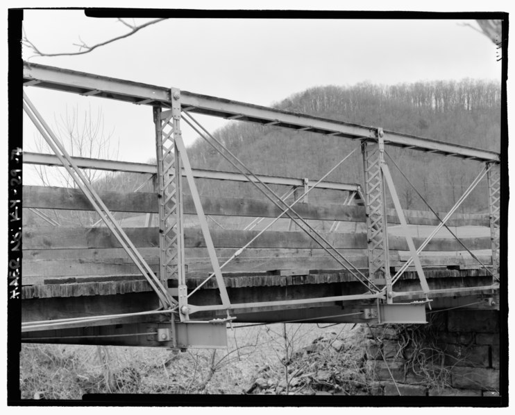 File:Exterior panel detail taken from the south - Kentucky 1013 Bridge, Spanning Sand Lick Creek at Kentucky Route 1013, Plummers Landing, Fleming County, KY HAER KY-29-7.tif