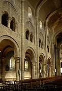 Prospetto di tre livelli nella Chiesa di Saint-Étienne (Nevers)