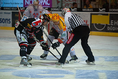  Hokej na ledu 400px-Face-off_-_Fribourg-Gotteron_vs._HC_Bienne,_25.11.2011