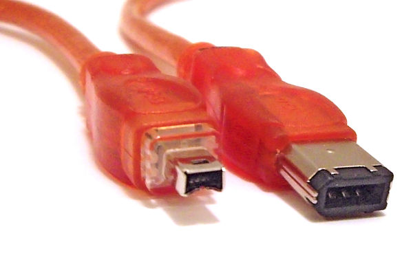 4-conductor (left) and 6-conductor (right) FireWire 400 alpha connectors