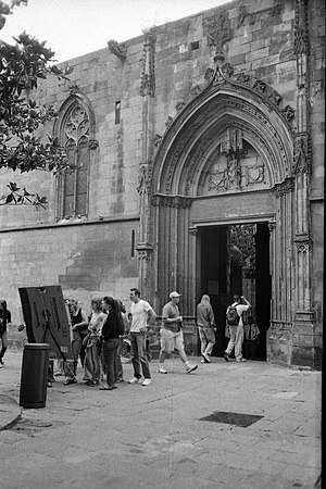 Flickr122 porta santa Eulàlia catedral Barcelona.jpg