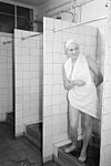 Fotothek df roe-neg 0006764 014 Portrait einer Frau mit Handtuch und Badehaube i.jpg
