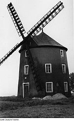 Fotothek df rp-g 0060039 040 Niederau-Grossdobritz. Turmholländermühle, 1899 yil anstelle einer Bockmühle erbaut.jpg