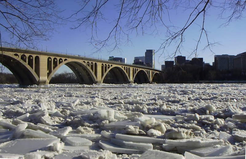 File:Francis Scott Key Bridge looking to the Arlington Co Virginia USA river bank February 2004.jpg