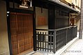 京都市祇園 引き戸型の格子戸