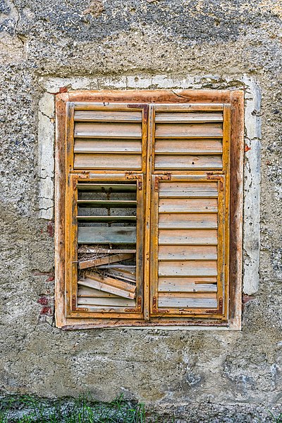 File:Glödnitz Kleinglödnitz Biedermeier-Stöckl Fenster mit Balken 04082019 6912.jpg