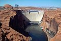 Eine Staumauer am Colorado-Fluss