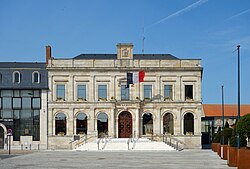 Gravelines hotel de ville.JPG