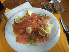 Gravlax de saumon, auberge des Tilleuls, monts du Beaujolais (août 2019).jpg